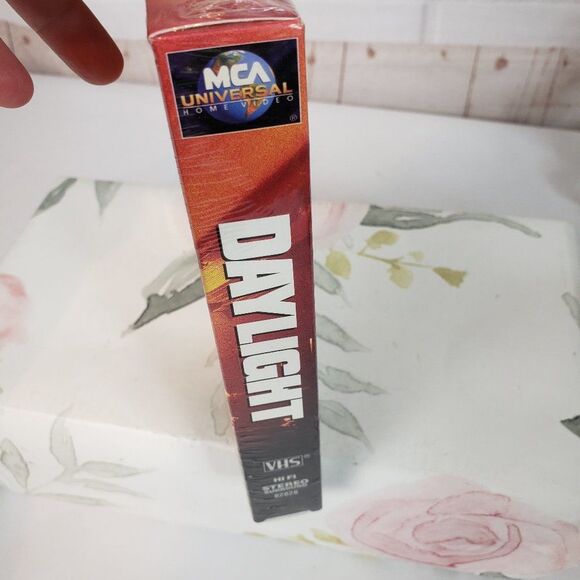 NOS Sealed Vintage 1997 Sylvester Stallone VHS Movie Daylight VCR Cassette - Picture 3 of 8